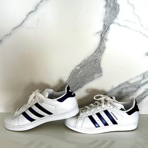 Adidas sneakers worn twice. Size 5, run large
